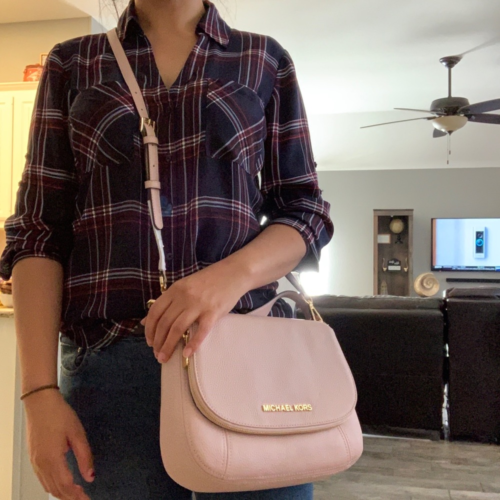 Last one ๐ New MK large Crossbody ๐ธ Bedford - Picture 1 of 8